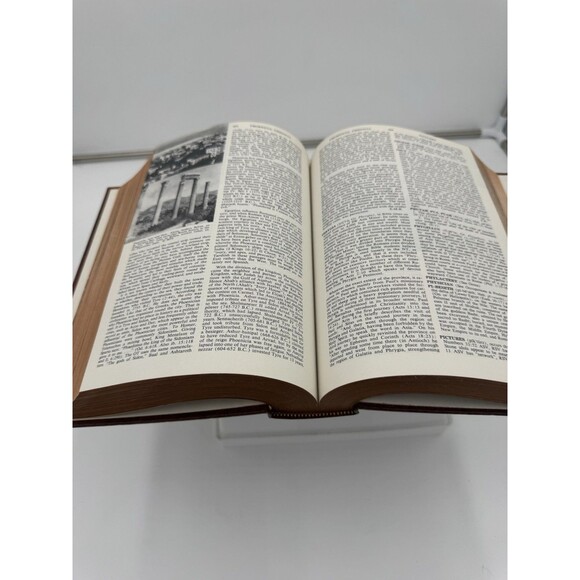 Vintage 1976 Pictorial Bible Dictionary With Topical Index & Maps - Picture 7 of 11
